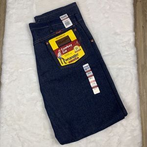 Men’s Wrangler Cowboy cut relaxed fit dark blue Jeans 38x32 brand new.